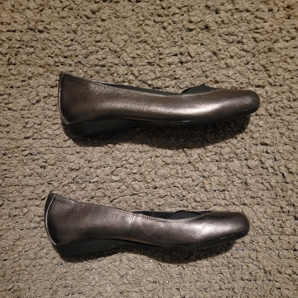 WOMENS MICHELLE D BRONZE BALLET FLAT SHOES SIZE 8.5 - Picture 5 of 13